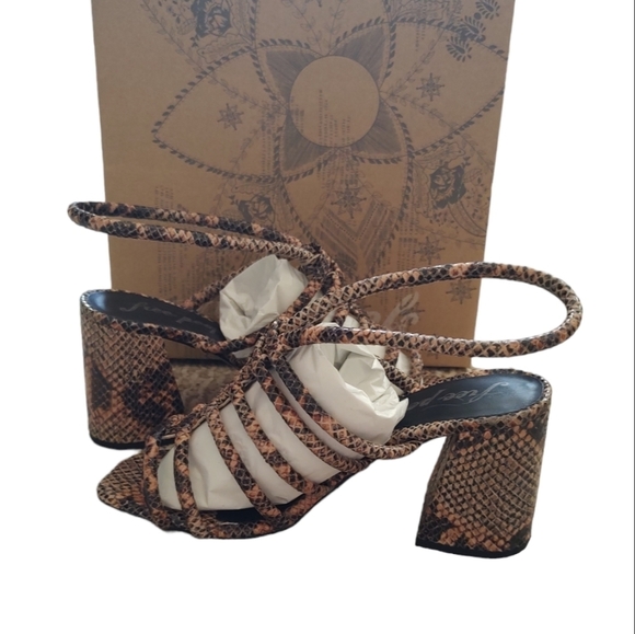 Free People Colette Cinched Heel in Python NIB Sz.39/9US - Picture 2 of 9
